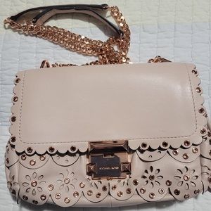 MK FLORAL CUT OUT PURSE 🌸